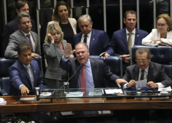 Senado avança na discussão do fim da escala 6×1 e prepara nova etapa de votação
