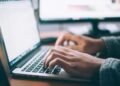 Regras de proteção infantil na internet entram em fase de adaptação das plataformas