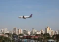 Latam inicia incorporação de jatos da Embraer e amplia aposta em rotas brasileiras